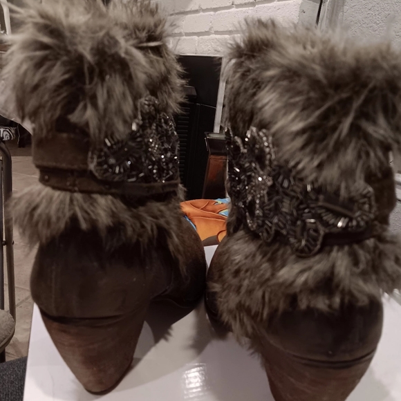 Naughty Monkey Booties size 9 - Picture 4 of 5